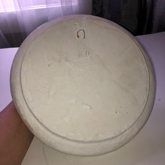 Vintage Chalkware decorative plate,  an eye catching piece of decor to hang - Picture 4 of 6